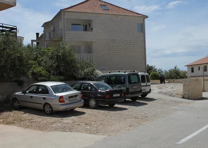 With A Parking Space Hvar - 8794 هفار