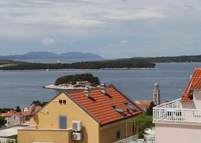 Апартаменты With A Parking Space Hvar - 8794