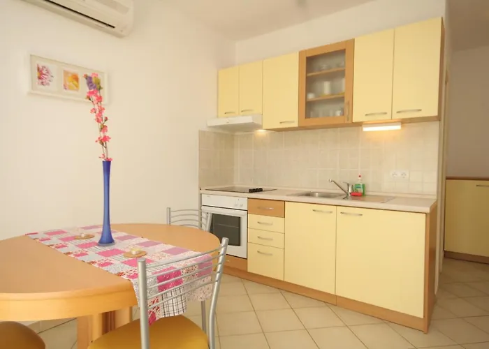 Апартаменты With A Parking Space Hvar - 8794